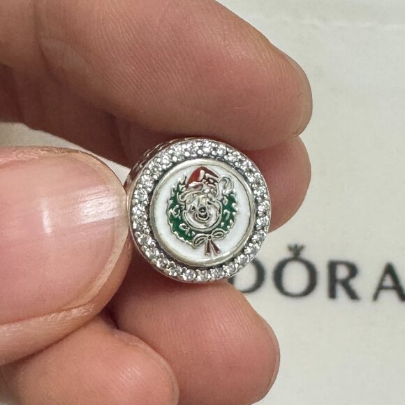 2025 Disney Parks Pandora Charm Pooh & Tigger Holiday Christmas Wreath NEW - Picture 5 of 5